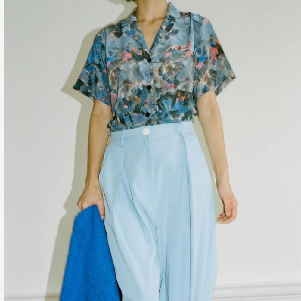 WRAY NY 100% silk Gregory Short Sleeve Button Down Blue Watercolor Floral